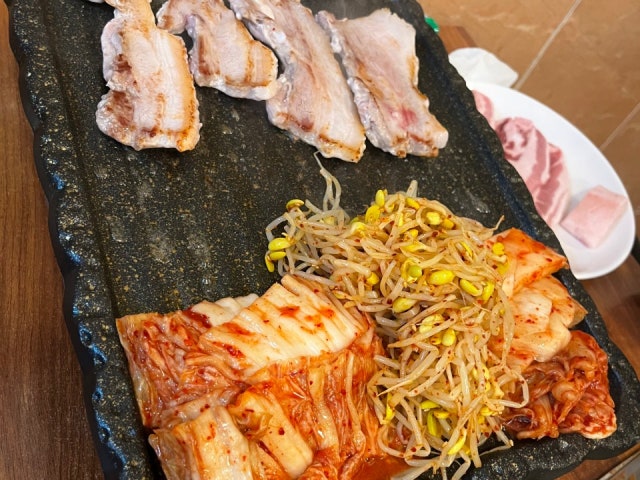 Handonbuchugimchisaengsamgyeopsal Photos 6