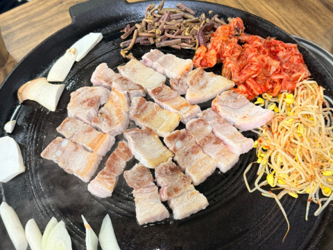 솥뚜껑위에춤추는삼겹살 사진 4