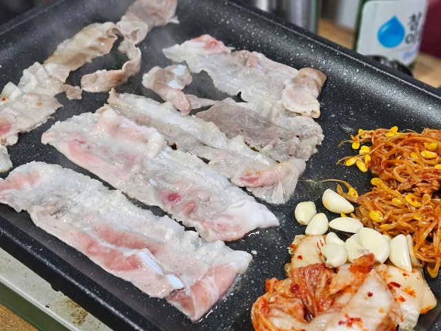 Kkotdwaejidaepaesamgyeopsal Photos 4