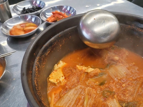 돈돼지유 생삼겹살 김치찌개 사진 4
