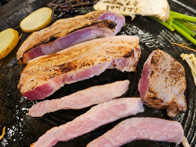 Gyodongsotttukkeongsamgyeopsal Gangreungponam店 写真 5