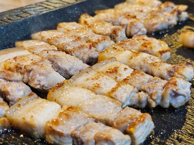 Bokdwaejisamgyeopsal Photos 4