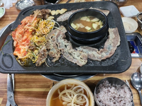 성암축산정육점식당 신대방삼거리점 사진 4