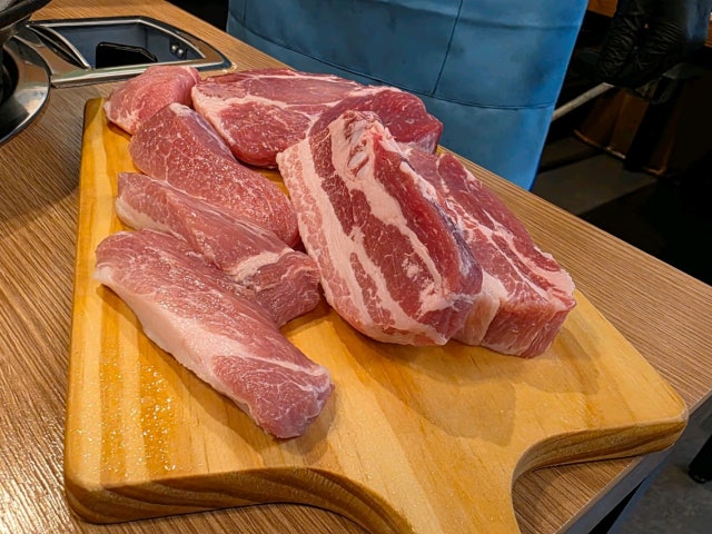Sancheongri56sotttukkeongsaengsamgyeopsal Sajik店 照片 6