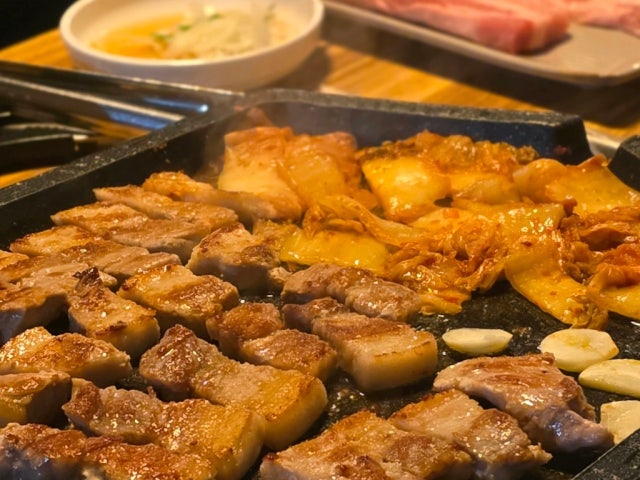 Bokdwaejisamgyeopsal Photos 6