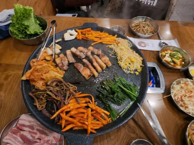 Deodeoksotttukkeongsamgyeopsal Buyeong店 照片 5