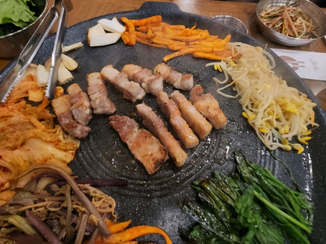 Deodeoksotttukkeongsamgyeopsal Buyeong店 照片 4