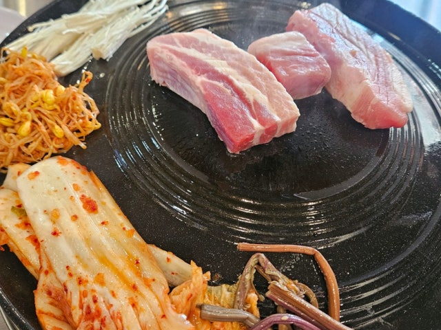 Hanpandwaejijip Inhadaeyeok店 写真 4