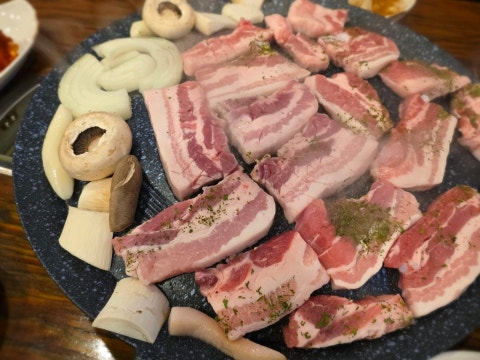 돈이돈이 강남대점 사진 4