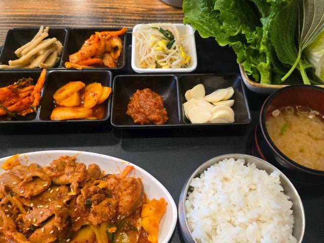 Yunchaenegimchijjigaesamgyeopsal Photos 5