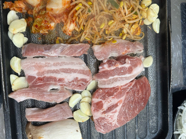 Ibaekjeomjeongyuksikdang Jongroseosunragil店 写真 6