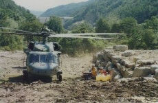 합동기공발전기 | 헬기로 발전기 공급