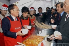 2003신덴뿌라떡볶이 | 앞치마 두른 이회창후보