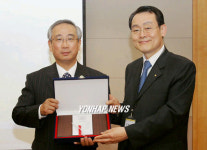 MBA대성체육관 | 김영대 대성그룹 회장, 서울대 MBA 30억원 기탁