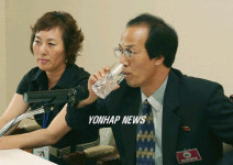 김영남 헤어플레이 | 기자회견 갖는 김영남