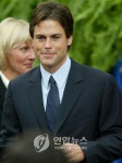 '웨스트윙' 롭 로, 유모 성추행 혐의로 피소