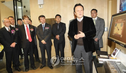 "미래의 책은 인터넷으로"