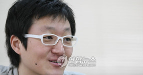 첫 시집 '호텔 타셀의 돼지들' 펴낸 오은 시인