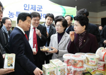 동나리농산물판매장 | 안상수 대표 농산물 판매장 방문