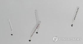 영서전단협회 | 사격위협 속에 날아가는 대북전단