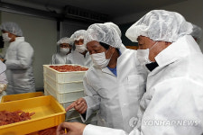 (주)광천수산제2공장 | 농식품부 장관, 수산물 가공수출업체 방문