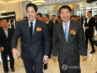 신세계의정부닥스숙녀 | 구학서-정용진, 신세계 의정부점 오픈식 참석