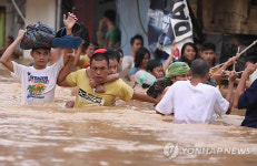 比 폭우 사망 100명 육박..추가 피해 우려