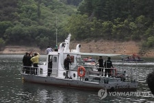 임하댐에 산림청 헬기 추락…2명 실종·1명 부상(종합2보)