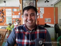 프리한석범씨 | 이주민예술센터 '프리포트' 지킴이 마문 씨