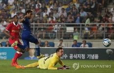 골키퍼를 넘어 슛