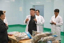 (주)광천수산제2공장 | 수산가공품 공장 둘러보는 北 김정은