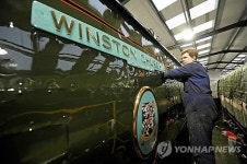 해동삼칠장례 | 처칠 서거 50주년…템스강서 장례식 재연