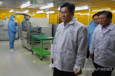 도우리알앤디 | 정부 R&D 지원 성과 기업 방문한 최경환 경제부총리