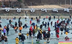 기온 '뚝뚝' 얼음 '꽁꽁'…평창송어낚시터 완전 개방