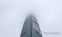 엠머스트비롯데 | 비구름에 숨은 롯데월드타워