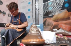 다양한 수제화를 만날 수 있는 '슈슈마켓'