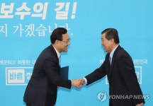 인사하는 주호영-황진하