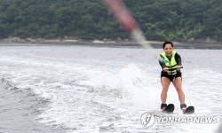 더위 날리는 수상스키