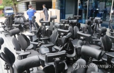 뉴인토스사무가구 | 국정기획위원회 옮겨지는 사무가구들