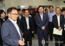 동해수산송우점 | 김영춘 해수부 장관 동해수산연구소 방문