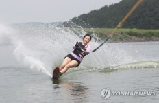 더위 날리는 수상스키