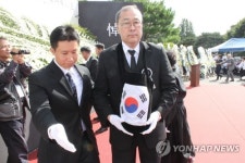 편안하늘납골문화원 | "영령들이시여 편안히 쉬시길…"
