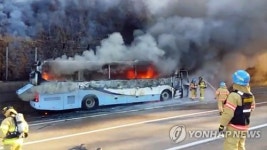 반월터널(인천 외부) | 영동고속道 반월터널서 3중 추돌사고로 화재…2명 경상