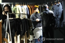 보고 찍고 묻는 패션의 장