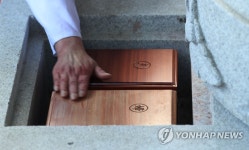 부여군청상조회자판기 | 고향 부여에서 영면한 김종필…마지막 인사