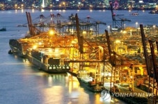 환적화물 수송포기 부산항운수협동조합 "오후부터 정상 운행"
