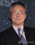 발언 듣는 양시위 중국 국제문제연구소 주임