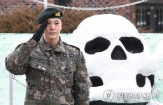 배우 주원, 신교대조교 복무 마치고 전역…"드라마 빨리 하고파"