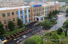 텅 빈 충북도청 주차장