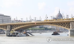 예천동양중기 | 인양 준비작업에 투입될 포크레인